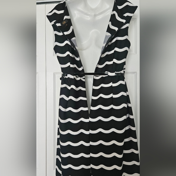 NWOT ILE New York Wavy Design Dress Black and White w/Belt - Picture 3 of 7